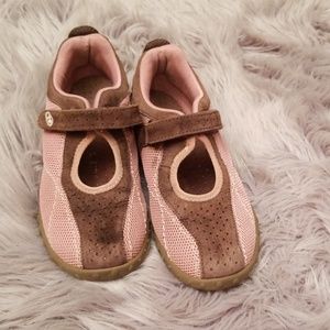 Girls Youth Size 4 MERRELL VELCRO SLIP ONS